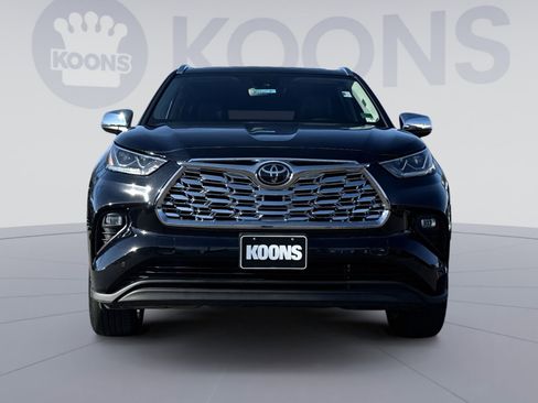 Used 2023 Toyota Highlander Limited image 11