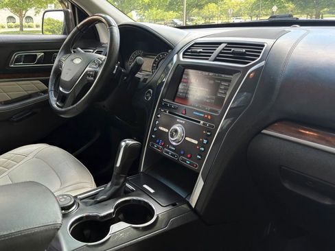 Used 2016 Ford Explorer Platinum AWD/4WD image 34