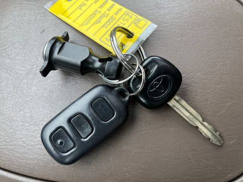 Used 2002 Toyota Sequoia SR5 AWD/4WD image 30