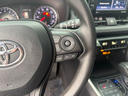 Used 2021 Toyota RAV4 XLE image 22