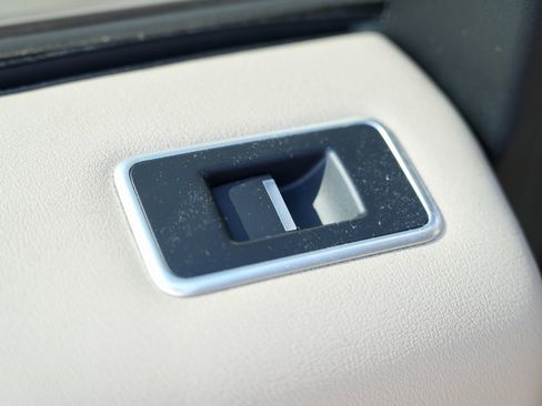 Used 2017 Land Rover Range Rover Supercharged image 35