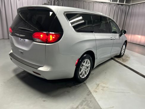 Used 2023 Chrysler Voyager LX image 7