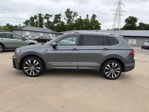 Used 2018 Volkswagen Tiguan SEL Premium w/ R-Line Package AWD/4WD image 5