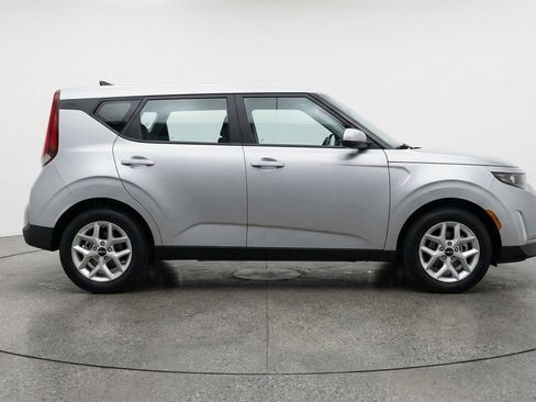 Used 2025 Kia Soul LX w/ LX Technology Package image 11