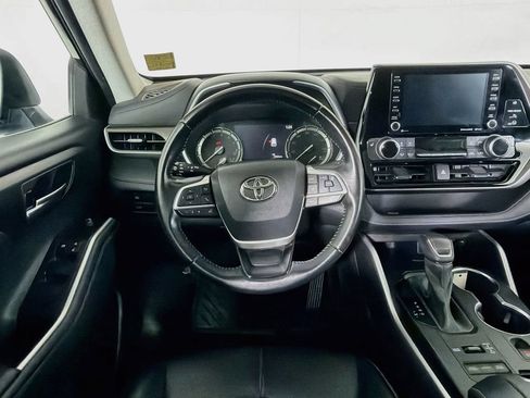 Used 2022 Toyota Highlander XLE AWD/4WD image 20