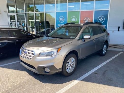 Used 2017 Subaru Outback 2.5i Premium AWD/4WD image 1