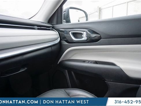 Used 2022 Jeep Compass Limited image 15