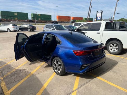Used 2020 Kia Forte LXS FWD image 9