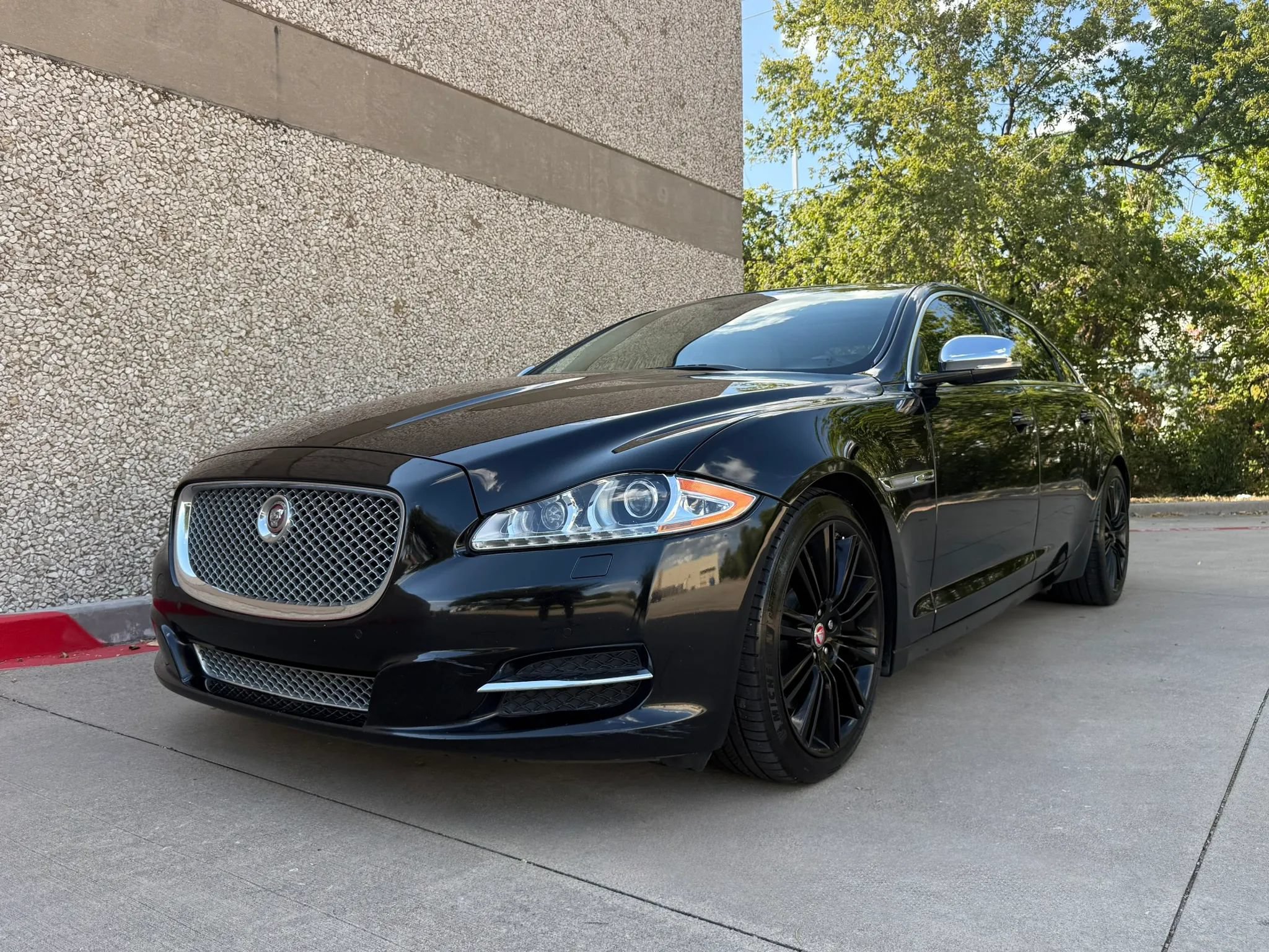 Used 2015 Jaguar XJ L Portfolio RWD image 2