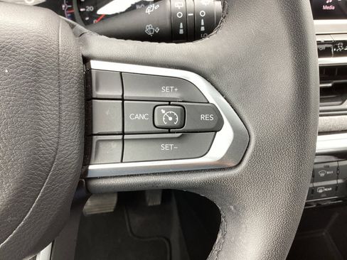 Used 2024 Jeep Compass Latitude image 6