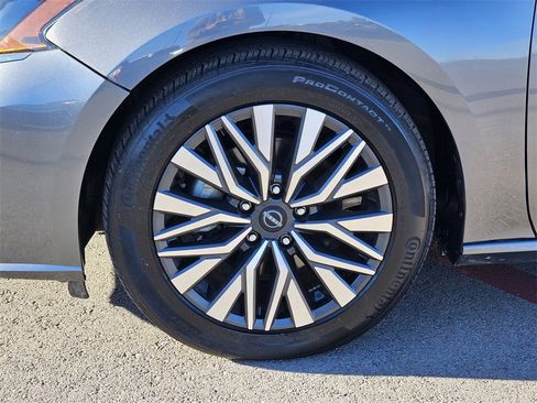 Used 2024 Nissan Altima 2.5 SV image 9