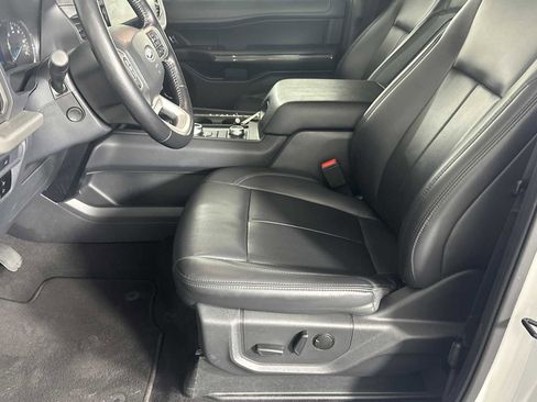 Used 2024 Ford Expedition Max XLT image 7