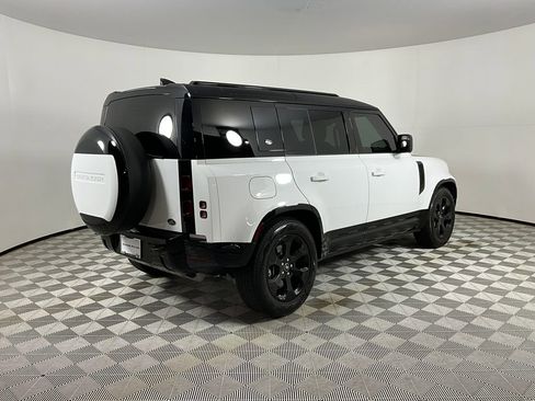 Used 2023 Land Rover Defender 110 X-Dynamic SE image 4