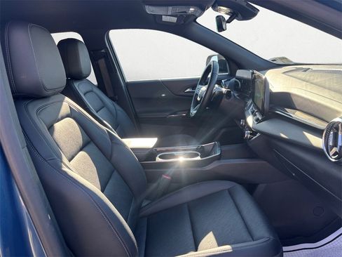 Used 2025 Chevrolet Equinox LT w/ Convenience Package II image 15