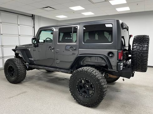 Used 2017 Jeep Wrangler Unlimited Rubicon w/ Connectivity Group AWD/4WD image 6