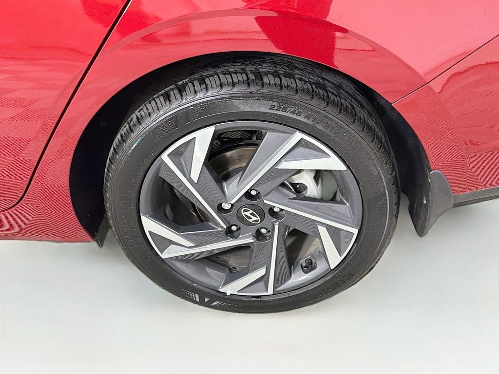 Used 2025 Hyundai Elantra Sport FWD image 29