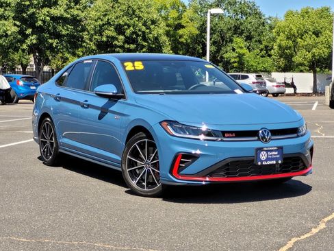 Used 2025 Volkswagen Jetta GLI Autobahn FWD image 2