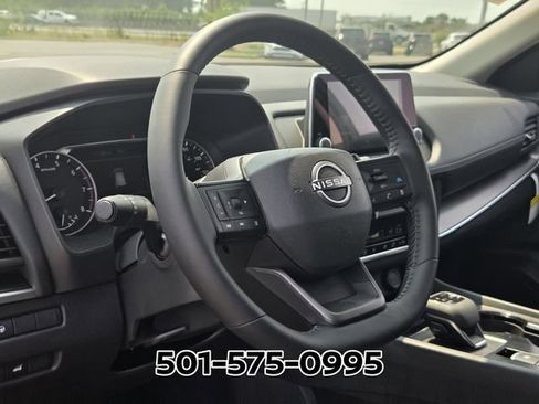 Used 2026 Nissan Rogue SV FWD image 11