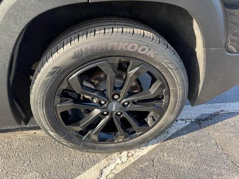 Used 2020 GMC Terrain SLE w/ Driver Convenience Package image 7