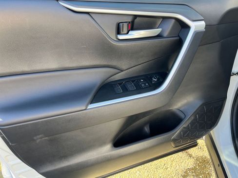 Used 2025 Toyota RAV4 XLE image 18