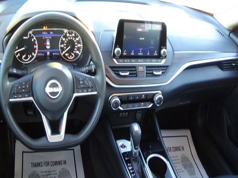 Used 2024 Nissan Altima 2.5 SV image 12