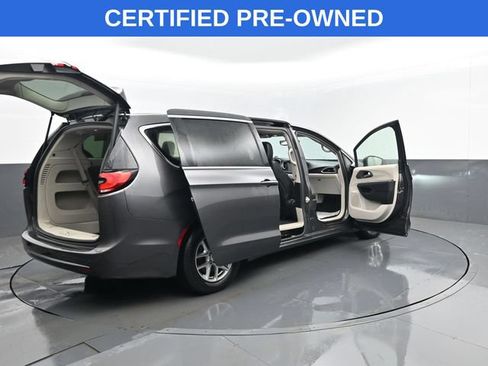 Used 2023 Chrysler Pacifica Touring-L FWD image 32