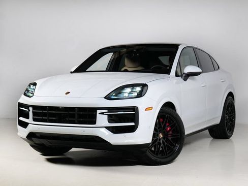 Used 2025 Porsche Cayenne S AWD/4WD image 1