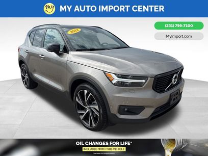 Used 2022 Volvo XC40 T5 R-Design w/ Advanced Package