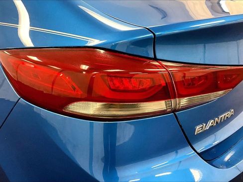 Used 2017 Hyundai Elantra Limited w/ Limited Tech Package 04 image 28