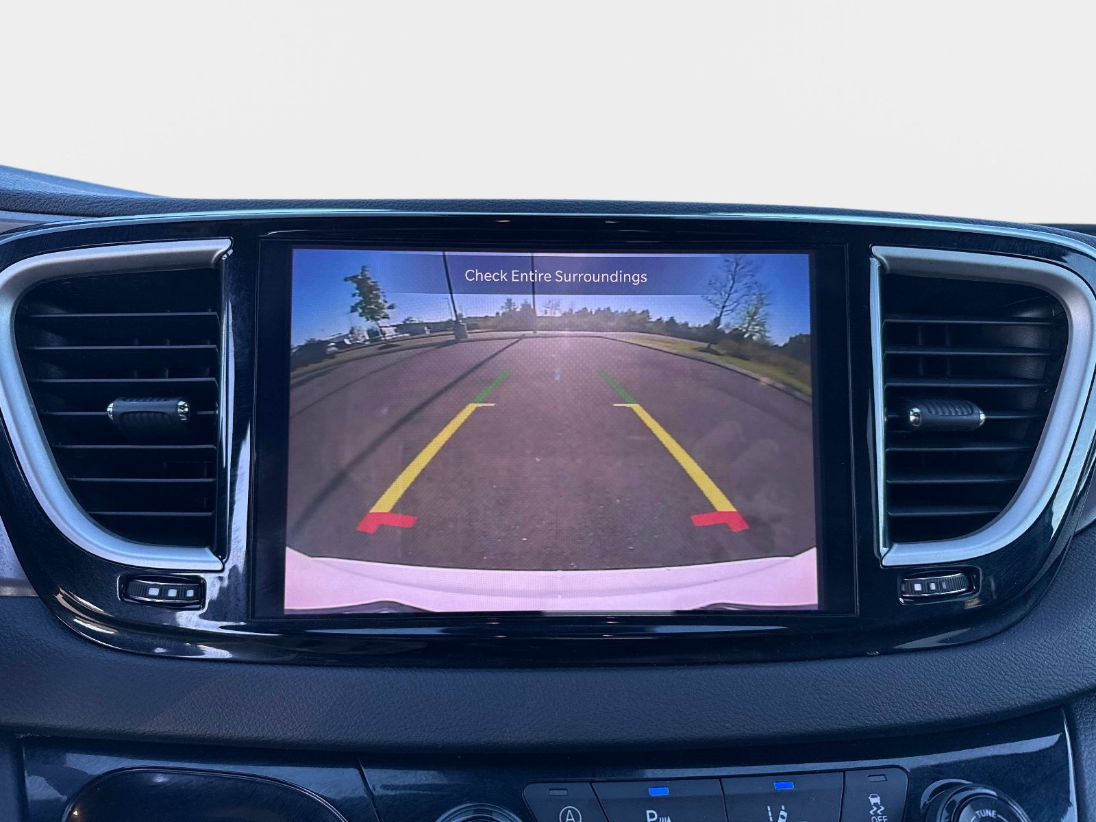 Used 2025 Chrysler Pacifica Select FWD image 23