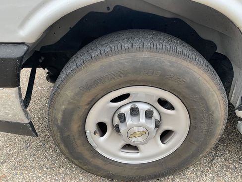 Used 2024 Chevrolet Express 2500 w/ Driver Convenience Package image 39