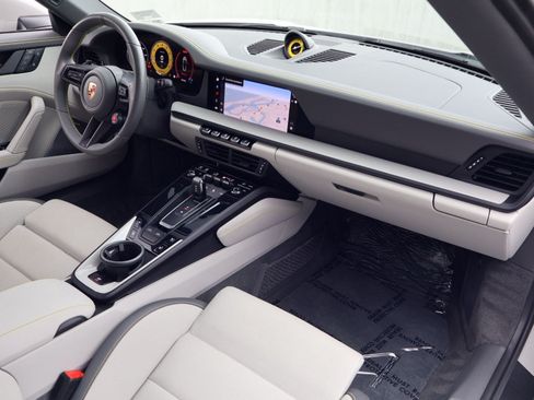 Certified 2025 Porsche 911 Targa 4 GTS AWD/4WD image 25