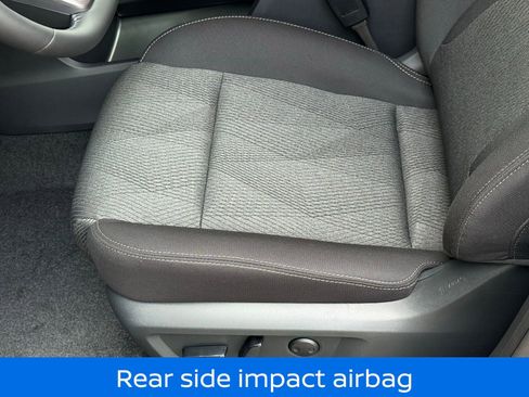 Certified 2025 Nissan Rogue SV image 33