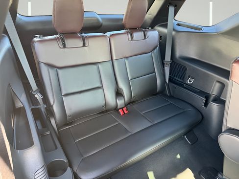 Used 2023 Ford Explorer Platinum w/ Technology Package AWD/4WD image 13
