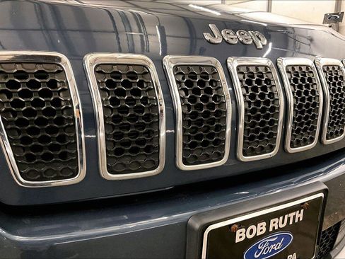 Used 2019 Jeep Cherokee Limited image 29