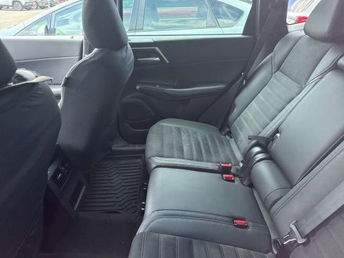Used 2023 Mitsubishi Outlander SE AWD/4WD image 6