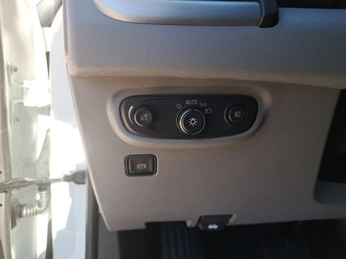 New 2024 GMC Terrain SLT image 25