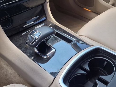 Used 2014 Chrysler 300 RWD image 25