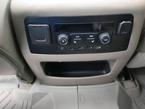 Used 2020 GMC Yukon XL SLT w/ Premium Edition image 18