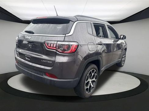 Used 2024 Jeep Compass Limited image 10