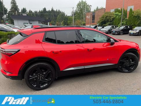 Used 2025 Chevrolet Equinox EV RS FWD image 12
