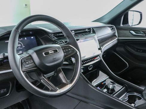 Used 2026 Jeep Grand Cherokee L Limited AWD/4WD image 24