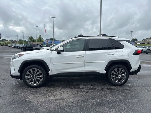 Used 2019 Toyota RAV4 XLE Premium AWD/4WD image 6