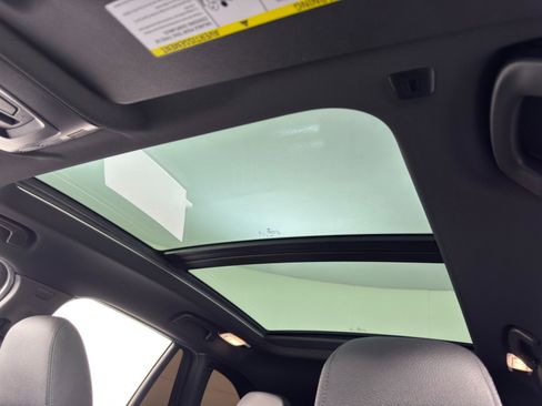 Used 2018 BMW X1 sDrive28i w/ Convenience Package image 11