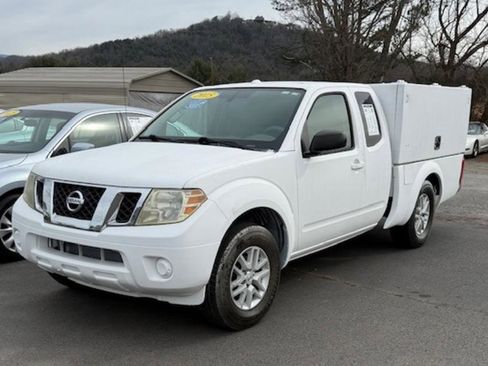 Used 2015 Nissan Frontier SV image 1