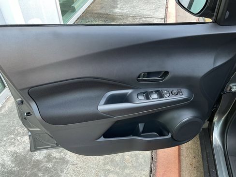 New 2025 Nissan Kicks Play S image 11