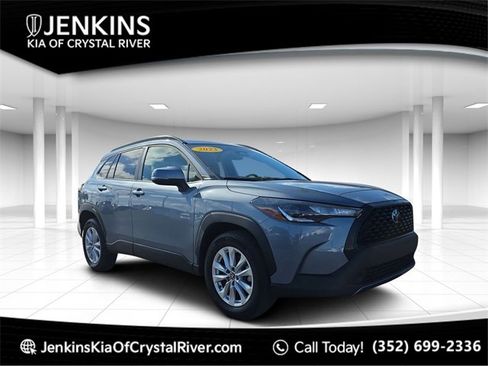 Used 2023 Toyota Corolla Cross LE image 1