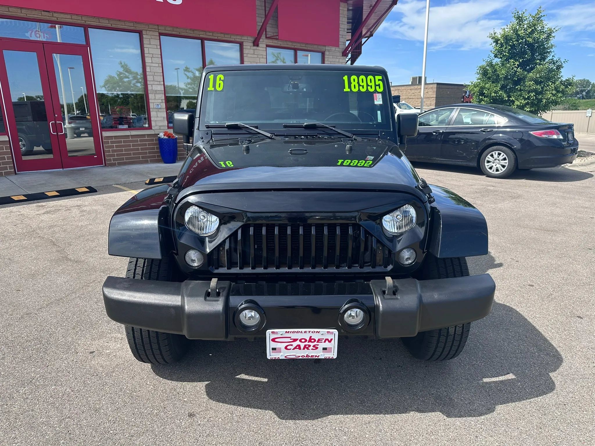 Used 2016 Jeep Wrangler Unlimited Sahara w/ Connectivity Group AWD/4WD image 2