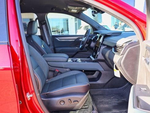 New 2025 GMC Acadia AT4 w/ LPO, Floor Liner Package image 28