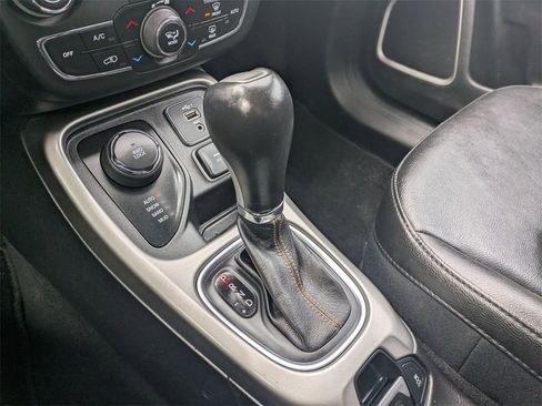 Used 2019 Jeep Compass Latitude image 12